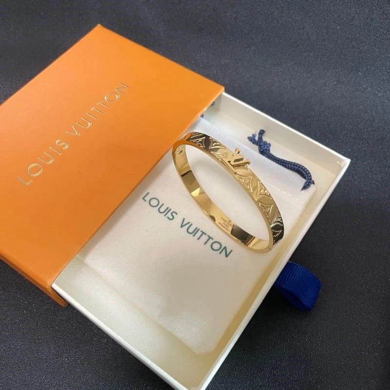UrbanChic Louis Vuitton Bracelets 249536