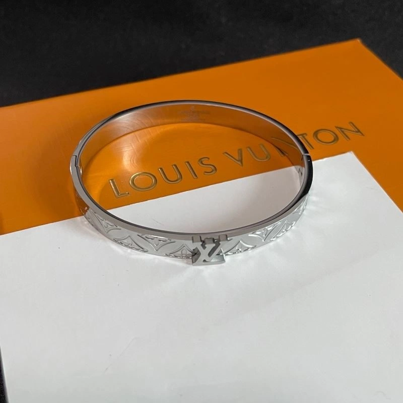 Sporty Louis Vuitton Bracelets 249520