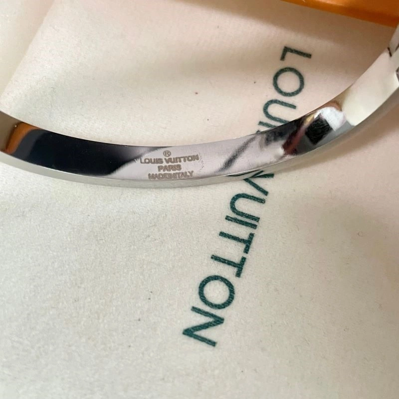 Sporty Louis Vuitton Bracelets 249520