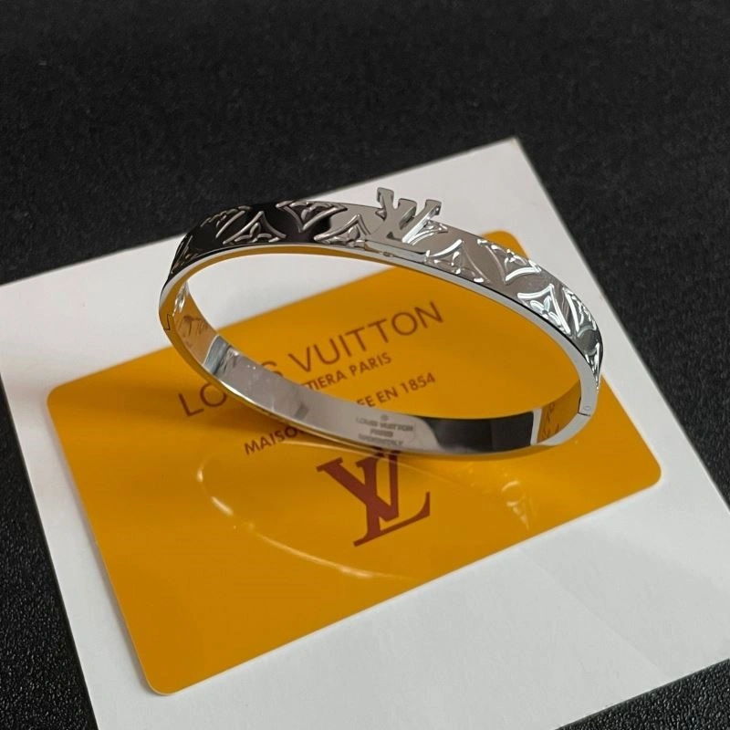 Sporty Louis Vuitton Bracelets 249520