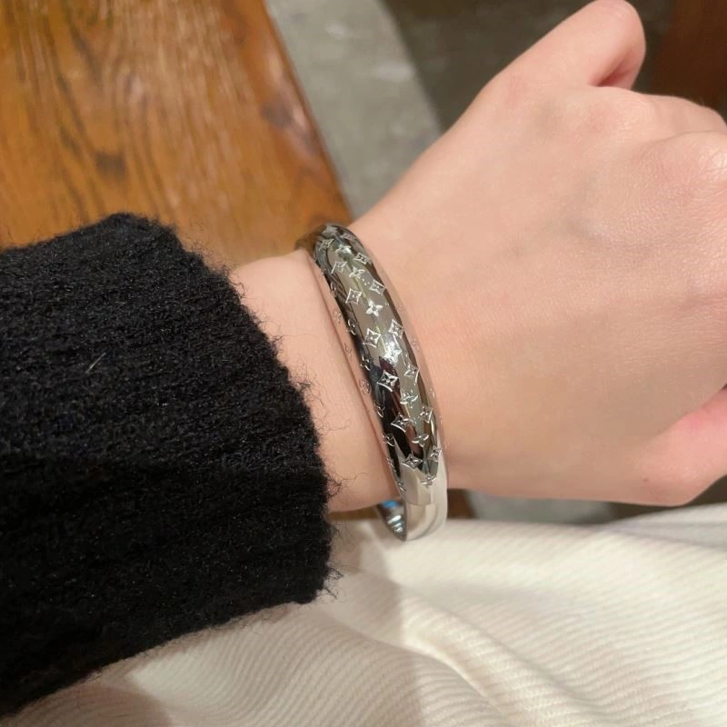 Versatile Louis Vuitton Bracelets 249530