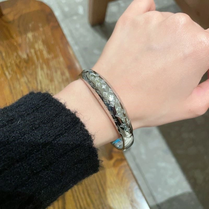 Versatile Louis Vuitton Bracelets 249530