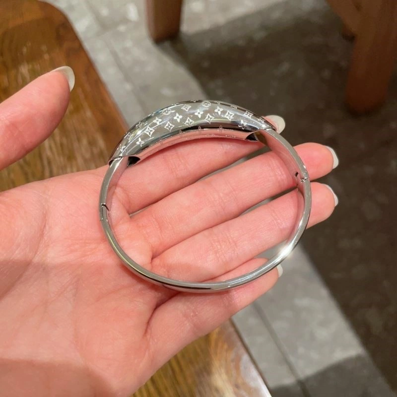 Versatile Louis Vuitton Bracelets 249530