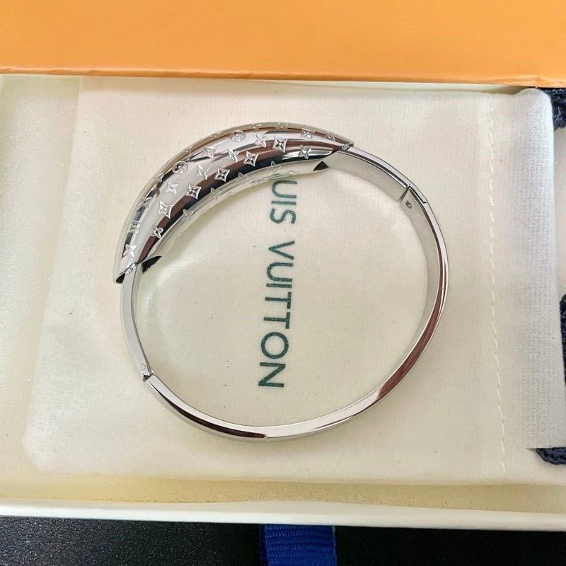 Versatile Louis Vuitton Bracelets 249530