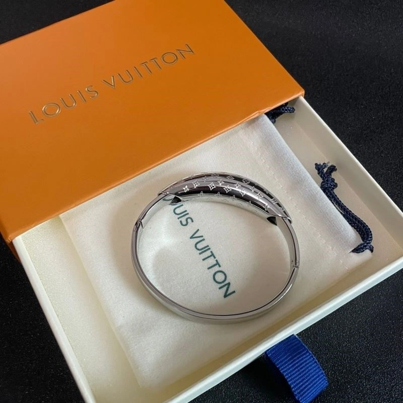 Versatile Louis Vuitton Bracelets 249530