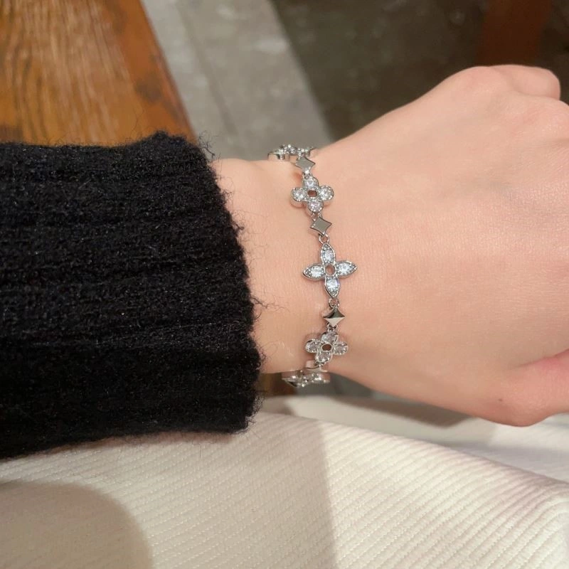 Louis Vuitton Bracelets Stretchable 249533