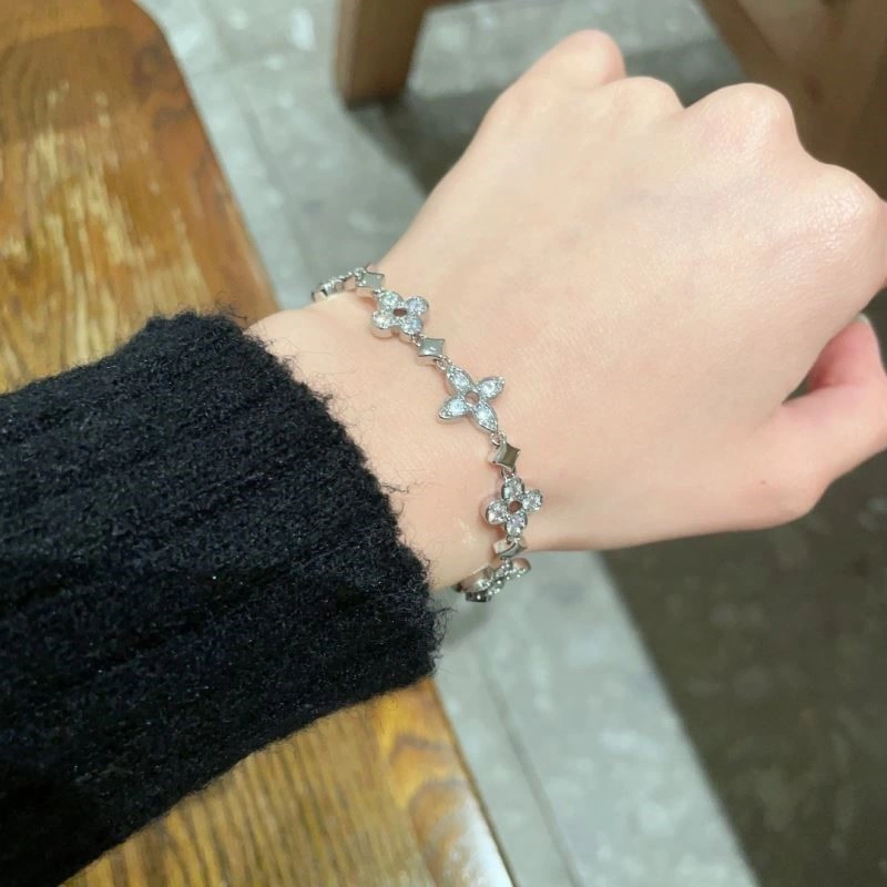 Louis Vuitton Bracelets Stretchable 249533