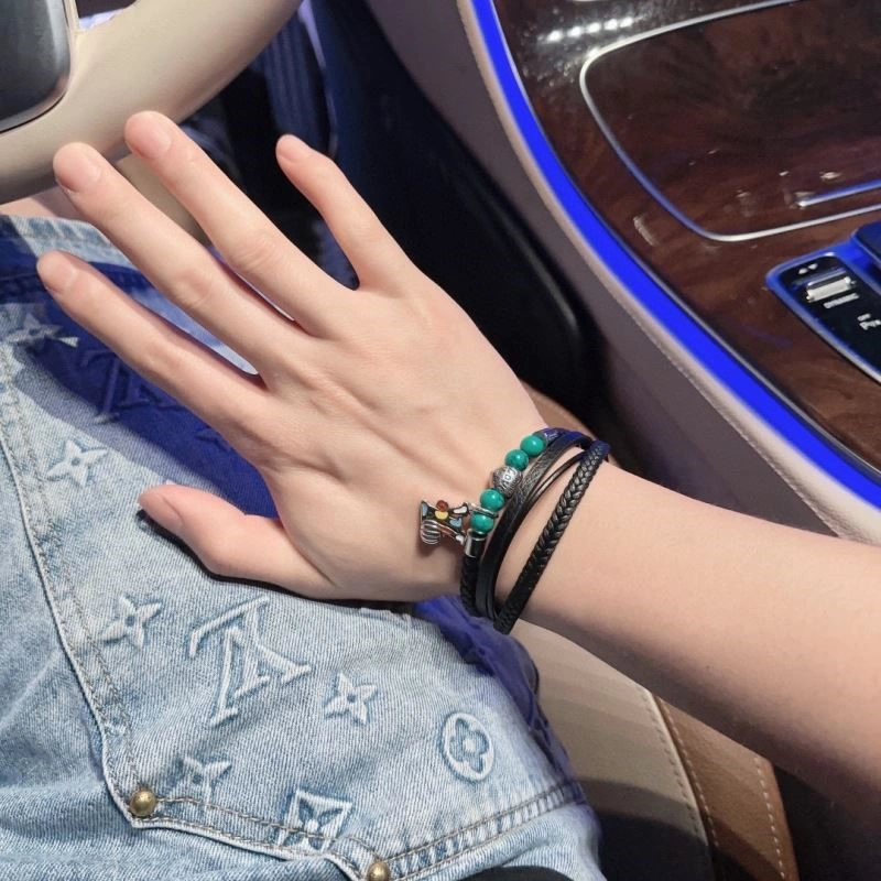 WellDesigned Louis Vuitton Bracelets 249537