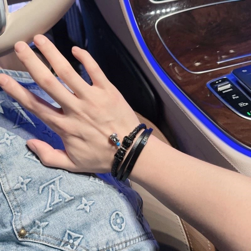 Fashionable Louis Vuitton Bracelets 249525
