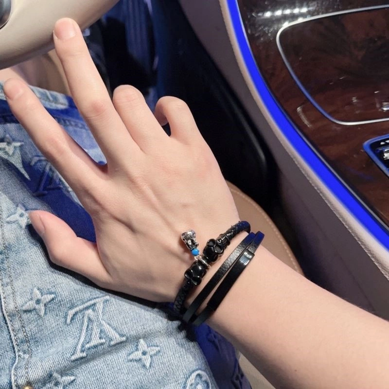 Fashionable Louis Vuitton Bracelets 249525