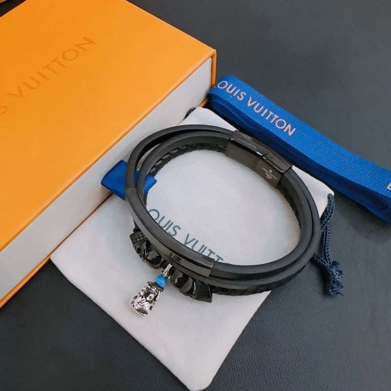 Fashionable Louis Vuitton Bracelets 249525