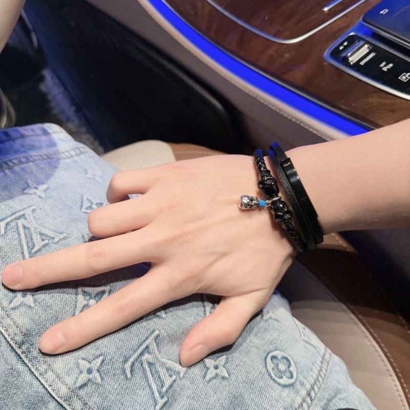 Fashionable Louis Vuitton Bracelets 249525