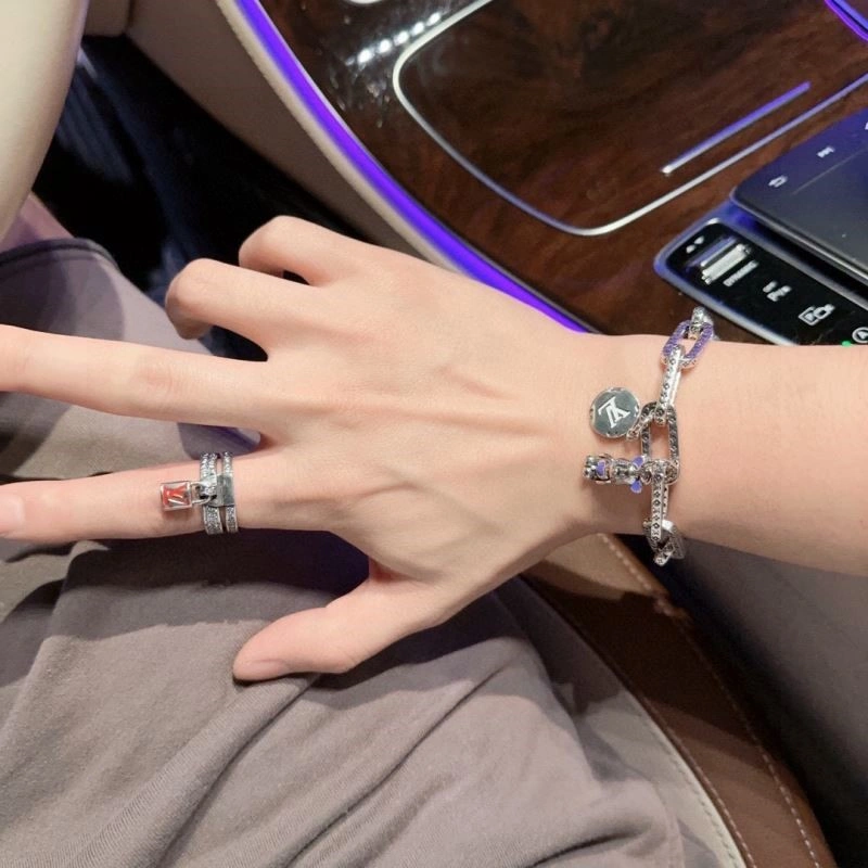Louis Vuitton Bracelets Unisex 249545