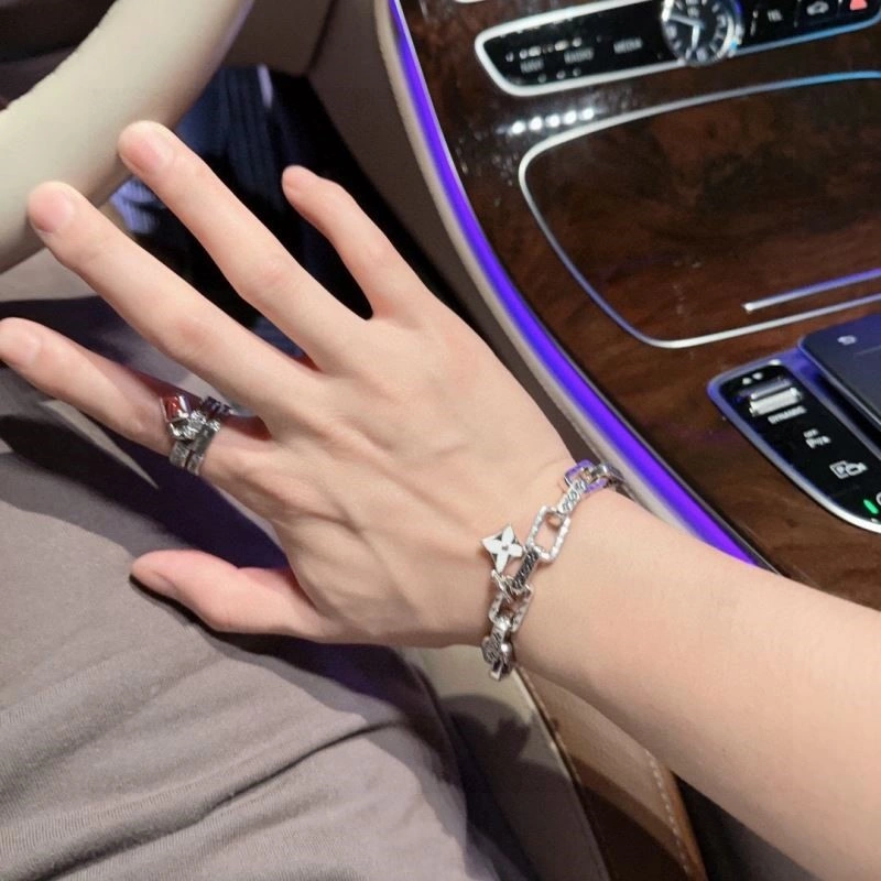Louis Vuitton Bracelets Elegant 249547