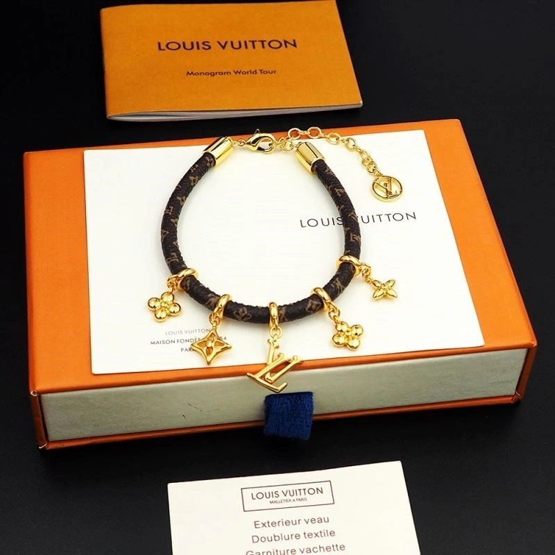 Attractive Louis Vuitton Bracelets 249548