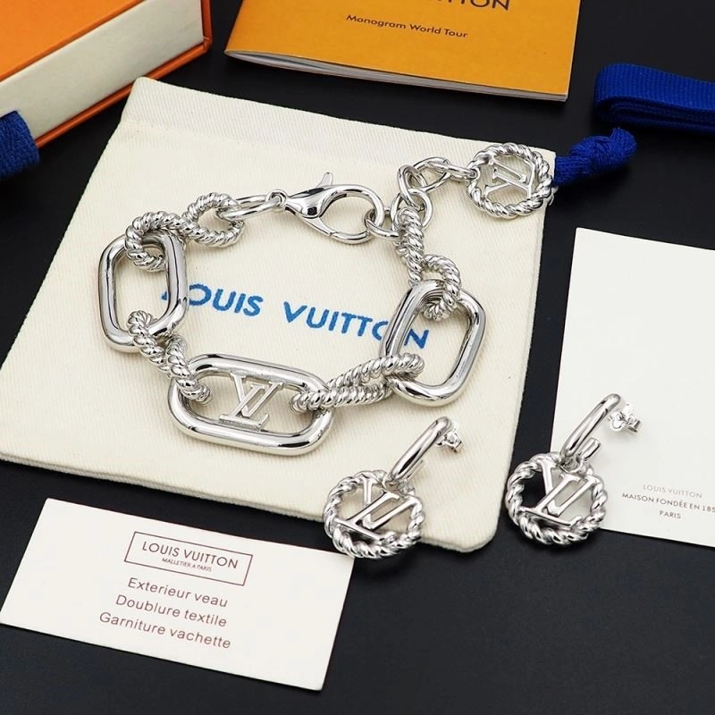 Bold Louis Vuitton Bracelets 249534