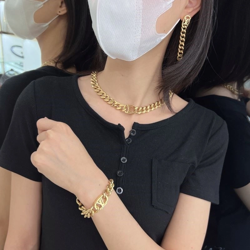 GoodFit Louis Vuitton Bracelets 249523