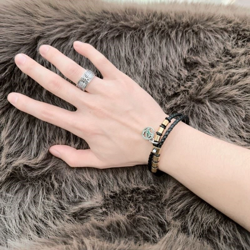 Premium Louis Vuitton Bracelets 249488