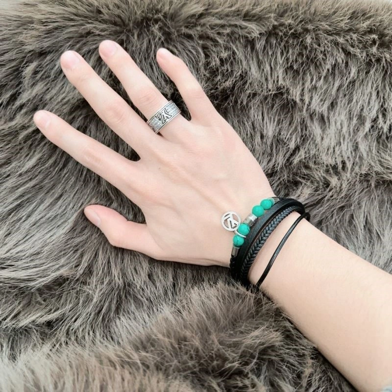 EyeCatching Louis Vuitton Bracelets 249490