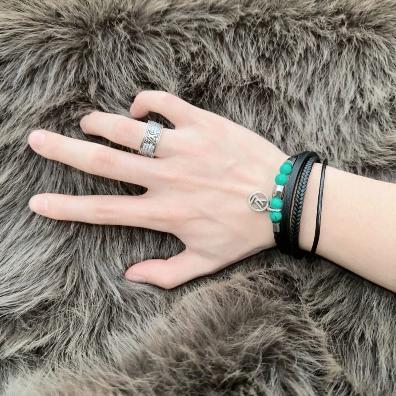 EyeCatching Louis Vuitton Bracelets 249490