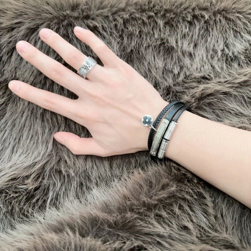 TechFriendly Louis Vuitton Bracelets 249499