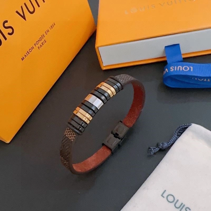 Sleek Louis Vuitton Bracelets 249184