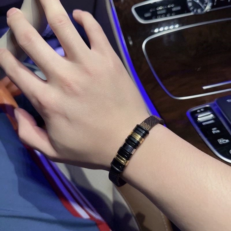 Sleek Louis Vuitton Bracelets 249184
