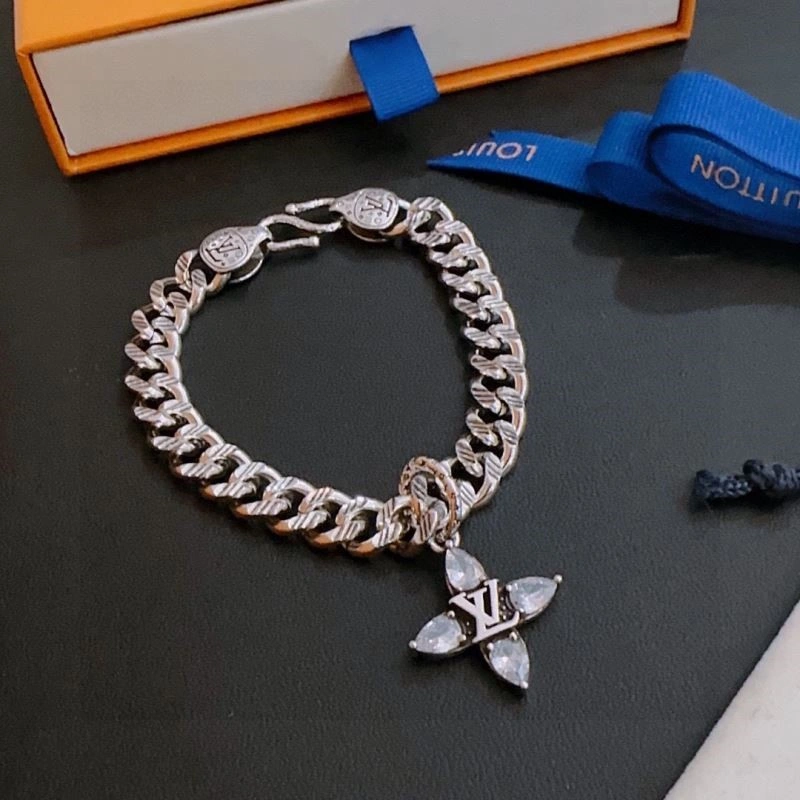 Comfortable Louis Vuitton Bracelets 249163