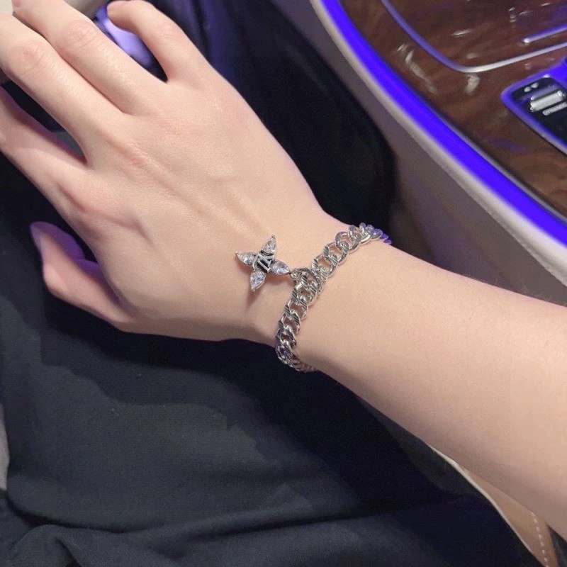 Comfortable Louis Vuitton Bracelets 249163