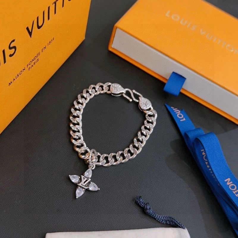 Comfortable Louis Vuitton Bracelets 249163