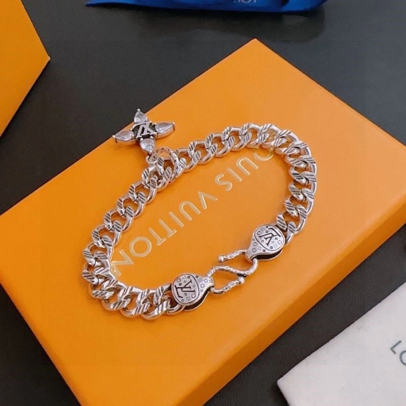 Comfortable Louis Vuitton Bracelets 249163