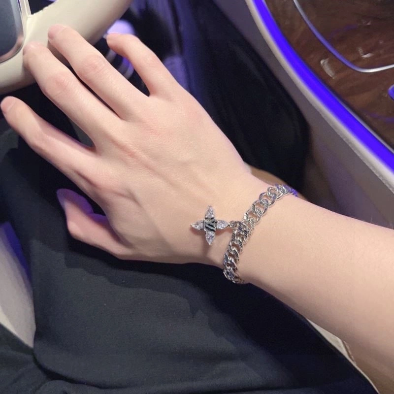 Comfortable Louis Vuitton Bracelets 249163