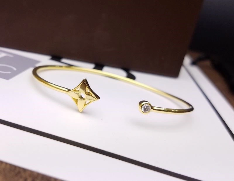 Bold Louis Vuitton Bracelets 249154