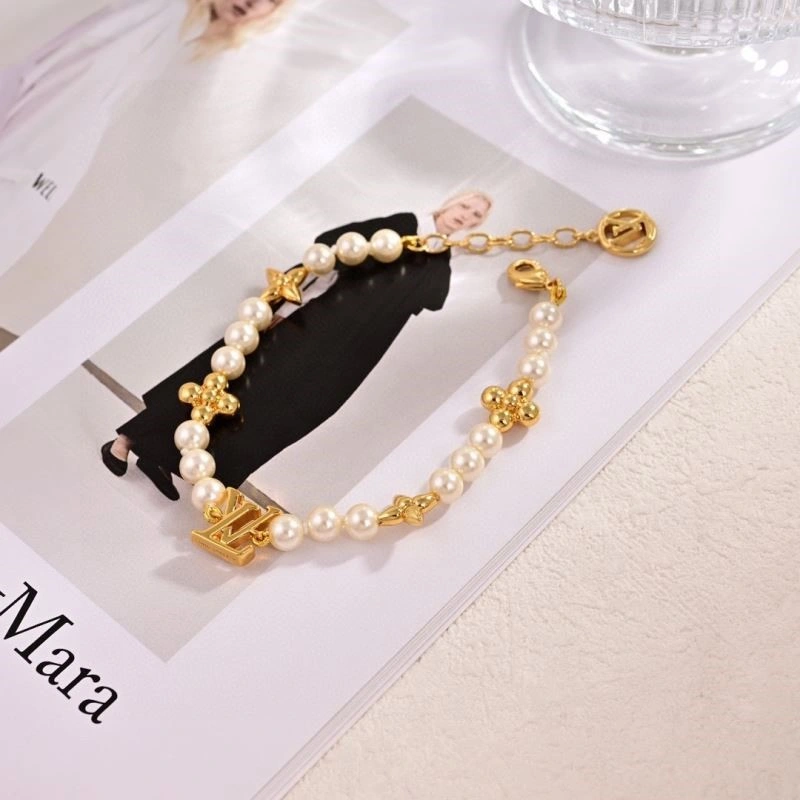 Louis Vuitton Bracelets UrbanChic 249173