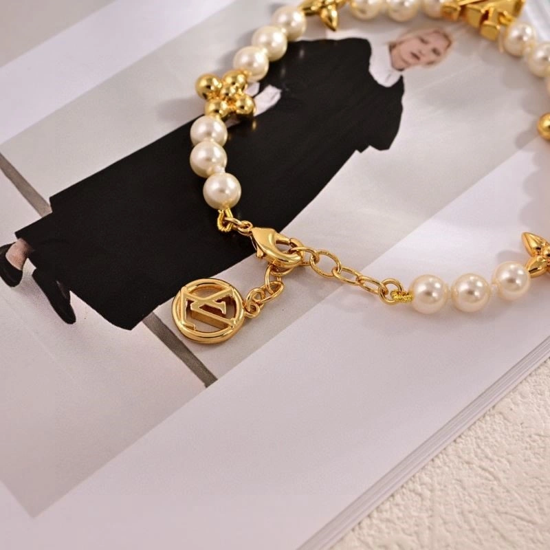 Louis Vuitton Bracelets UrbanChic 249173
