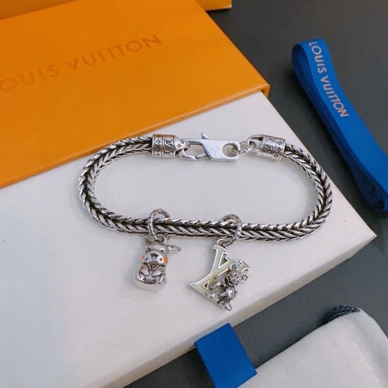 Cozy Louis Vuitton Bracelets 249177
