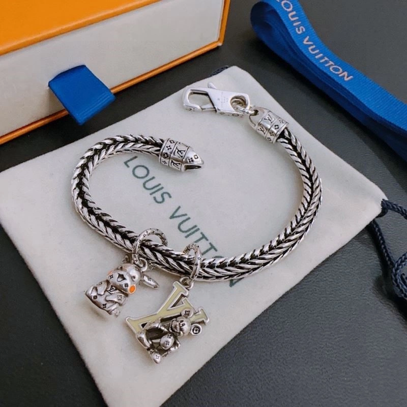 Cozy Louis Vuitton Bracelets 249177