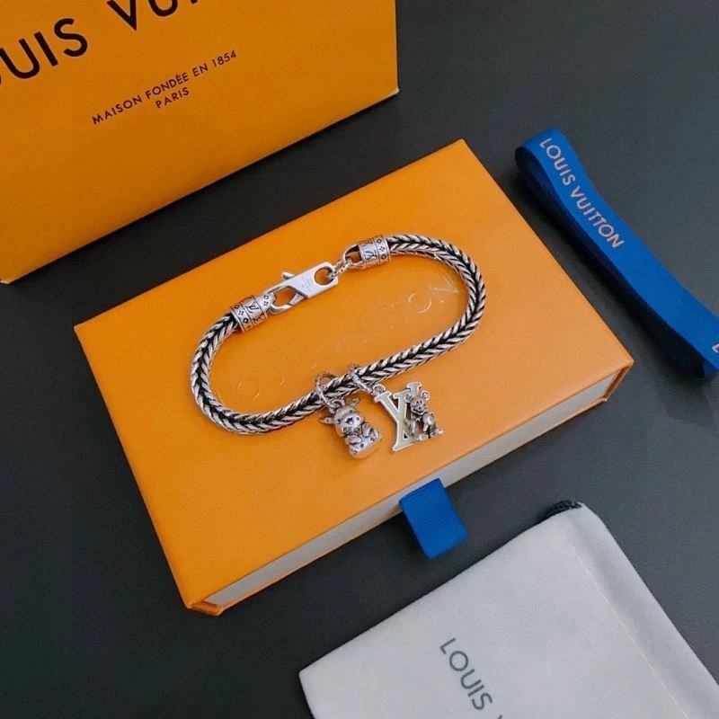 Cozy Louis Vuitton Bracelets 249177