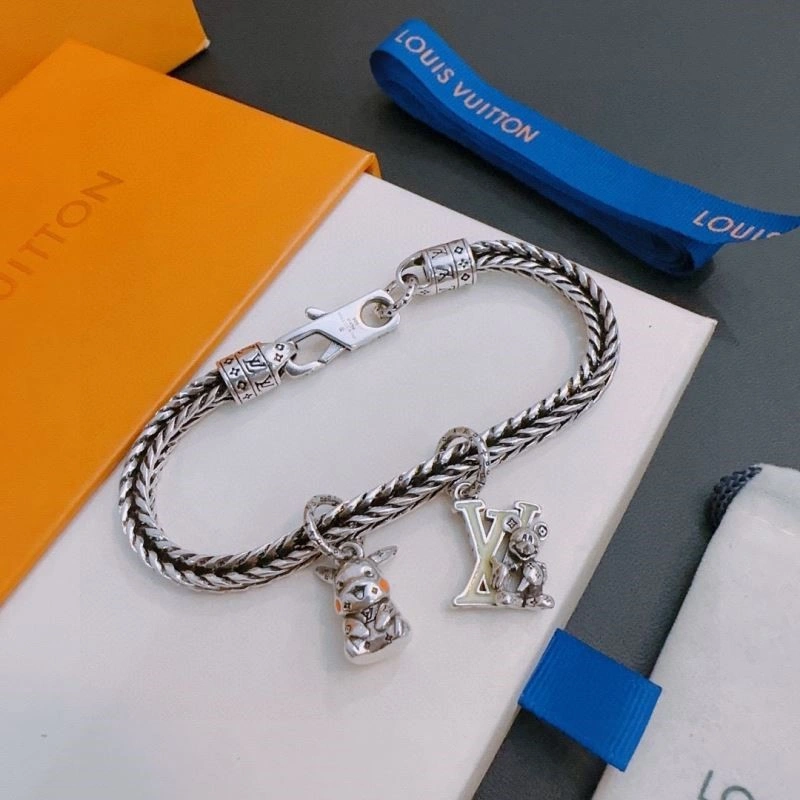 Cozy Louis Vuitton Bracelets 249177