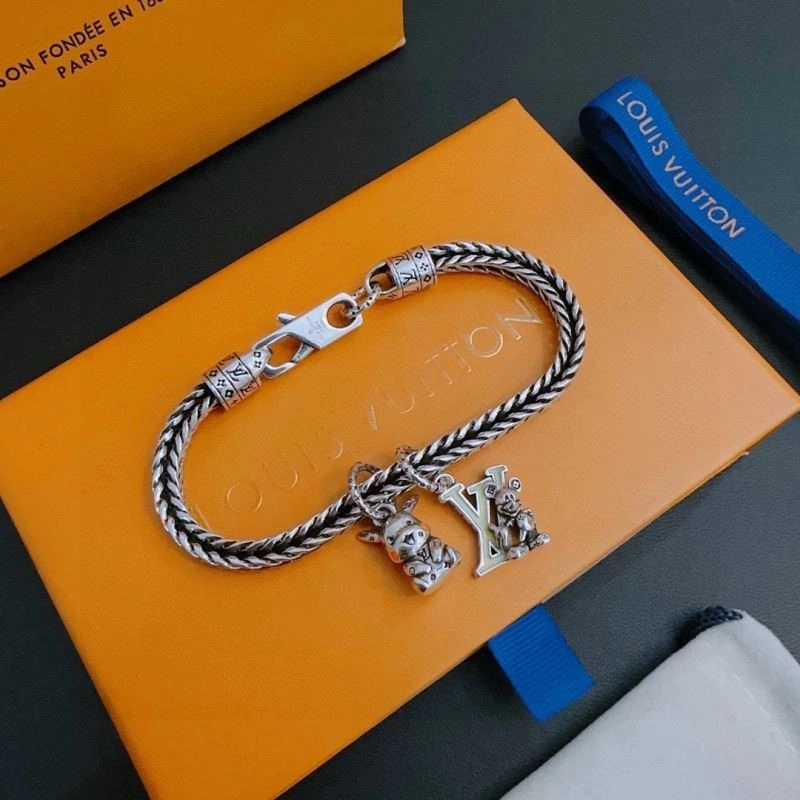 Cozy Louis Vuitton Bracelets 249177
