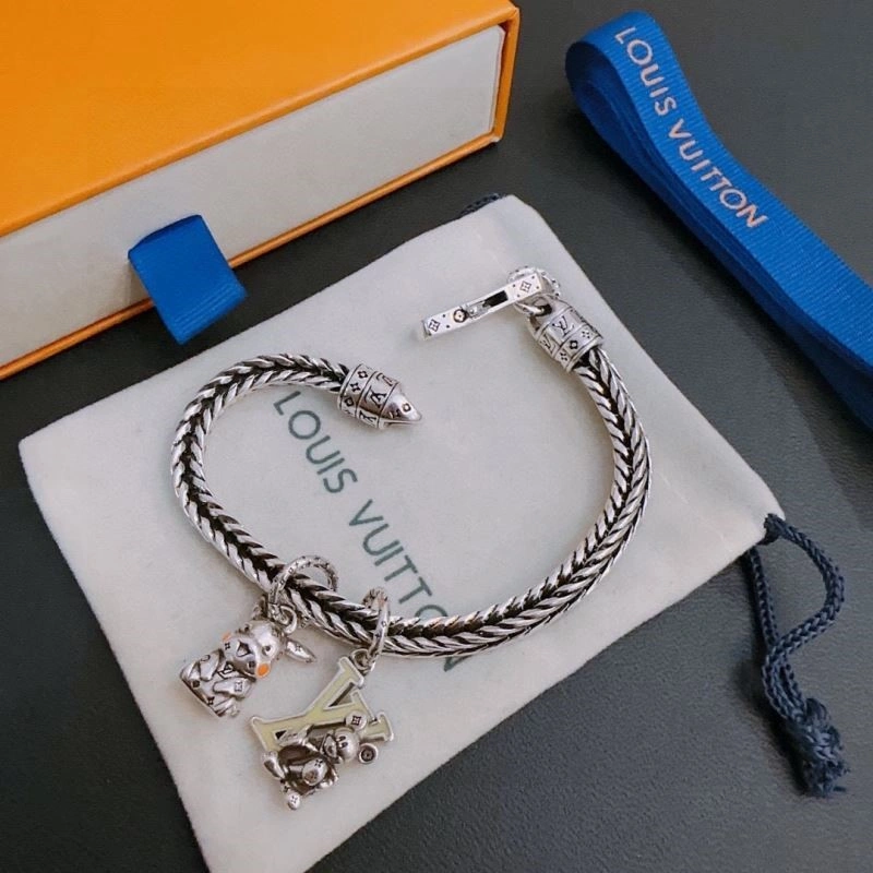 Cozy Louis Vuitton Bracelets 249177