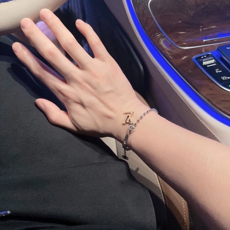 Contemporary Louis Vuitton Bracelets 249178