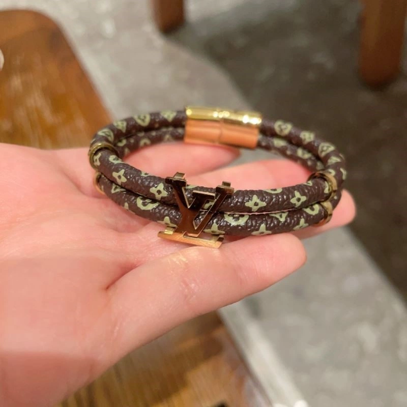 Louis Vuitton Bracelets Attractive 249170