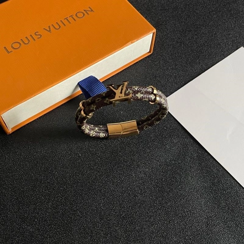 Louis Vuitton Bracelets Attractive 249170