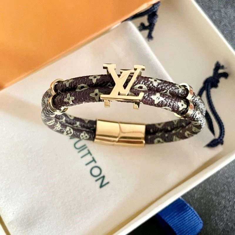 Louis Vuitton Bracelets Attractive 249170