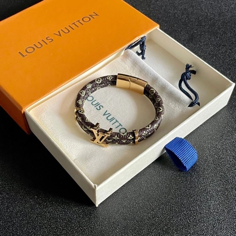Louis Vuitton Bracelets Attractive 249170
