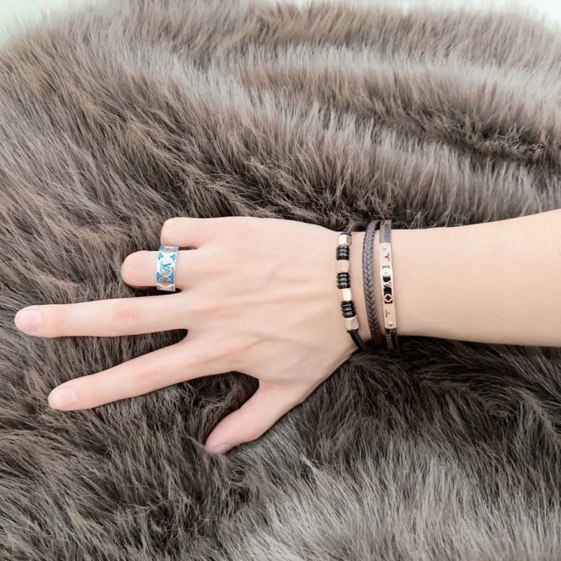 Practical Louis Vuitton Bracelets 249174