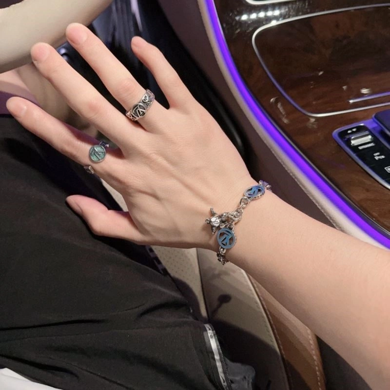 Louis Vuitton Bracelets DailyWear 249155