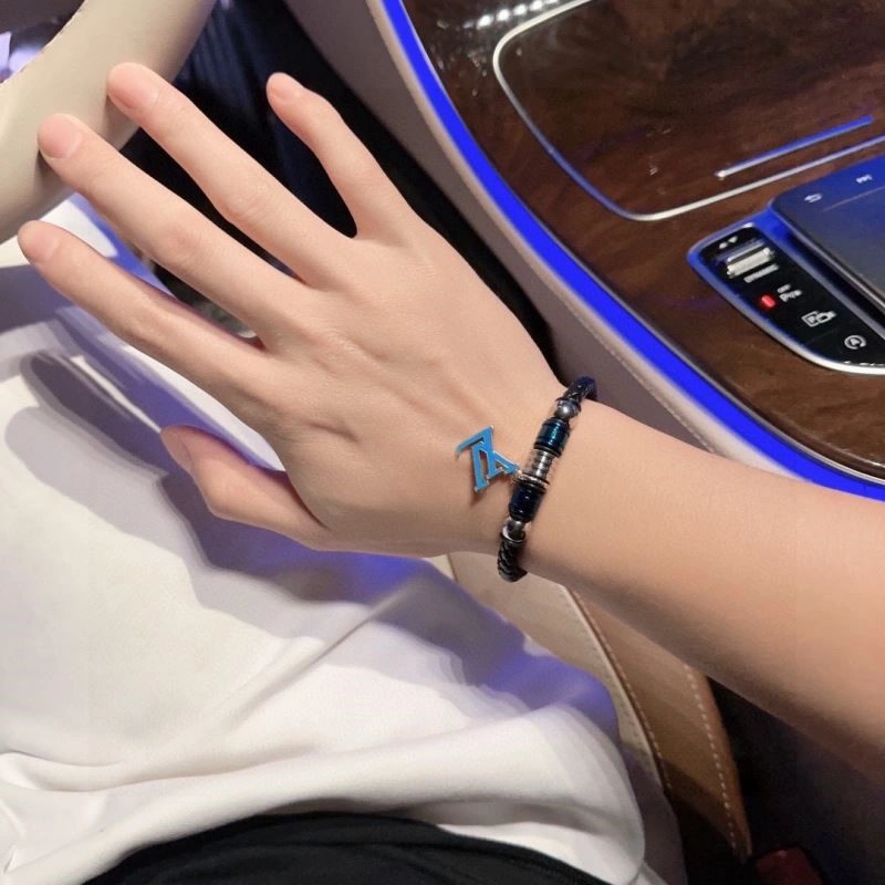 Louis Vuitton Bracelets ZipUp 249139