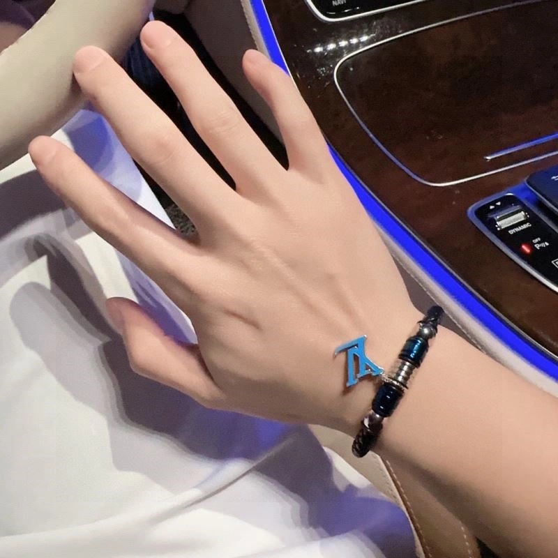 Louis Vuitton Bracelets ZipUp 249139